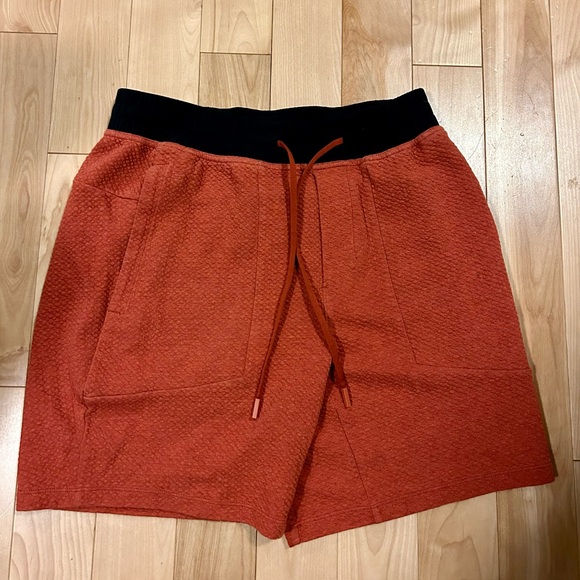 Lululemon At Ease Shorts 7” (M) - Picture 2 of 2